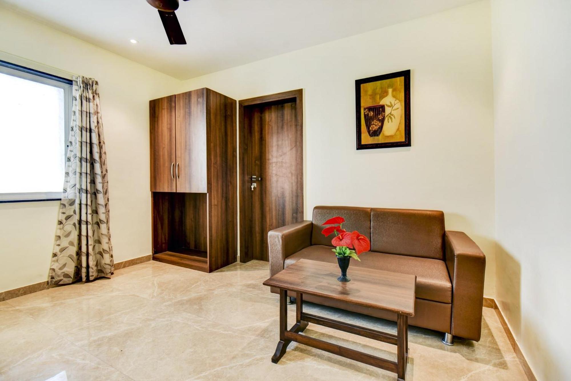 Townhouse Oak Hotel Chaitanya Executive Near Fun Time Multiplex プネ エクステリア 写真