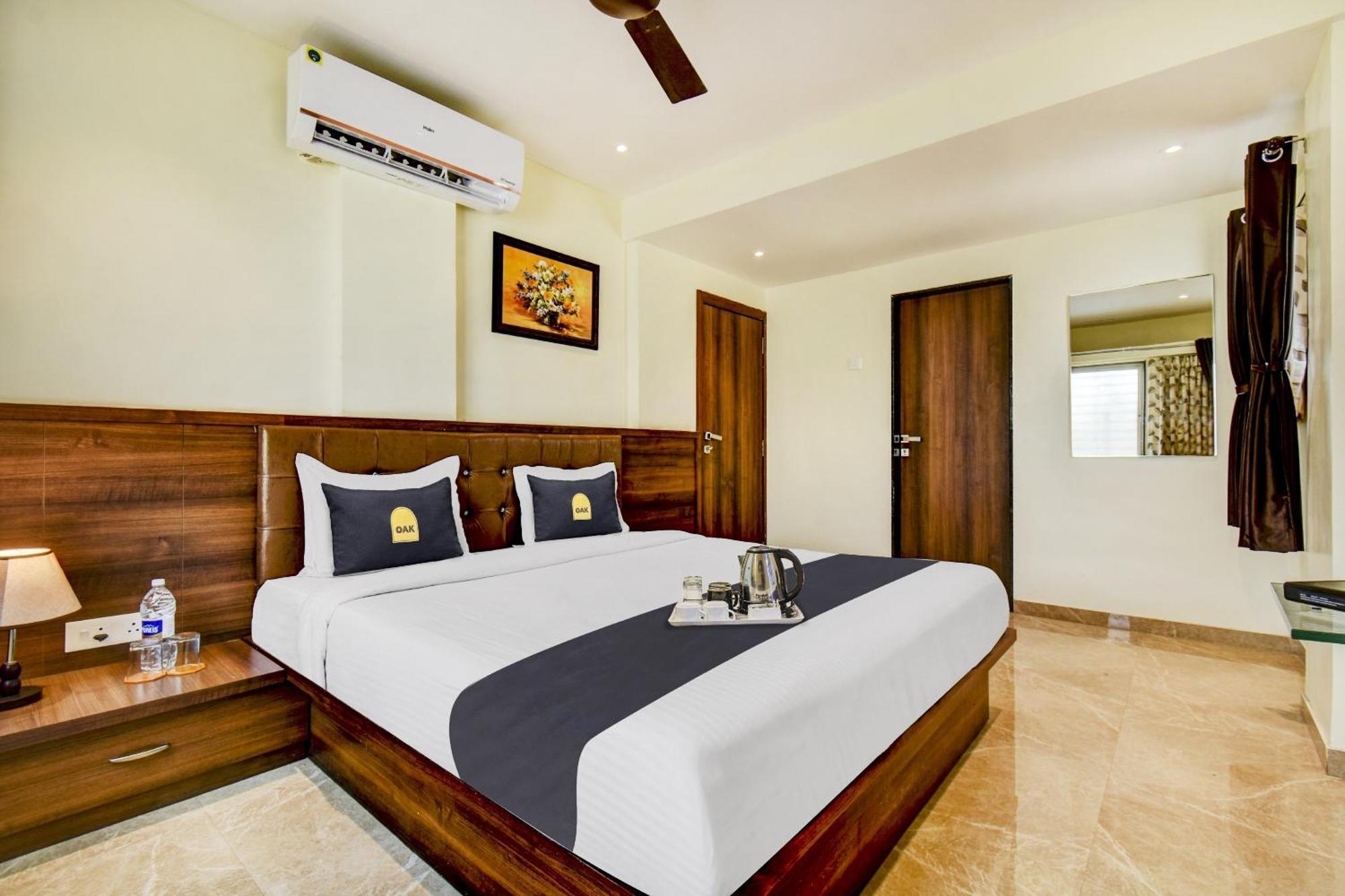 Townhouse Oak Hotel Chaitanya Executive Near Fun Time Multiplex プネ エクステリア 写真