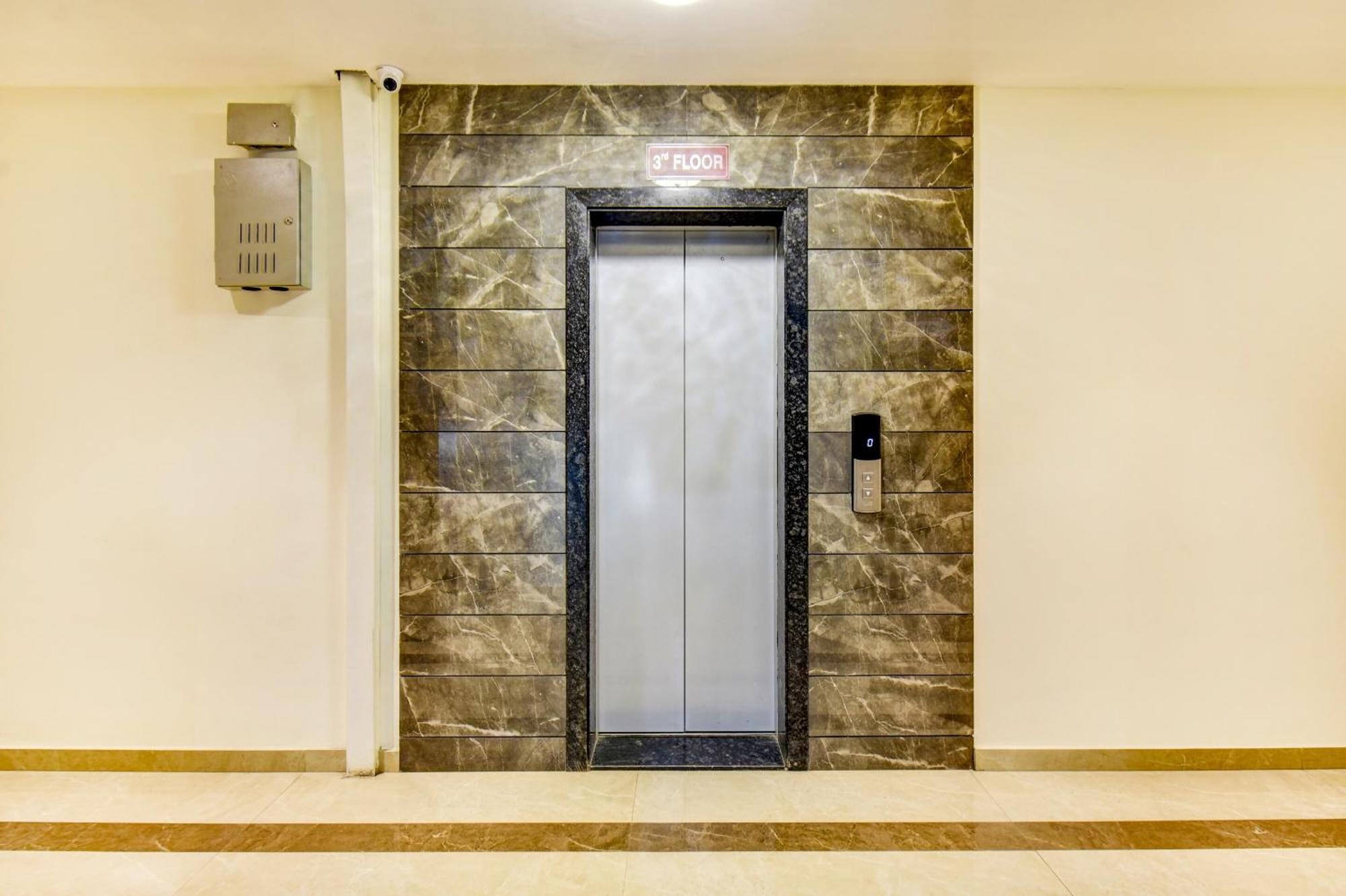 Townhouse Oak Hotel Chaitanya Executive Near Fun Time Multiplex プネ エクステリア 写真