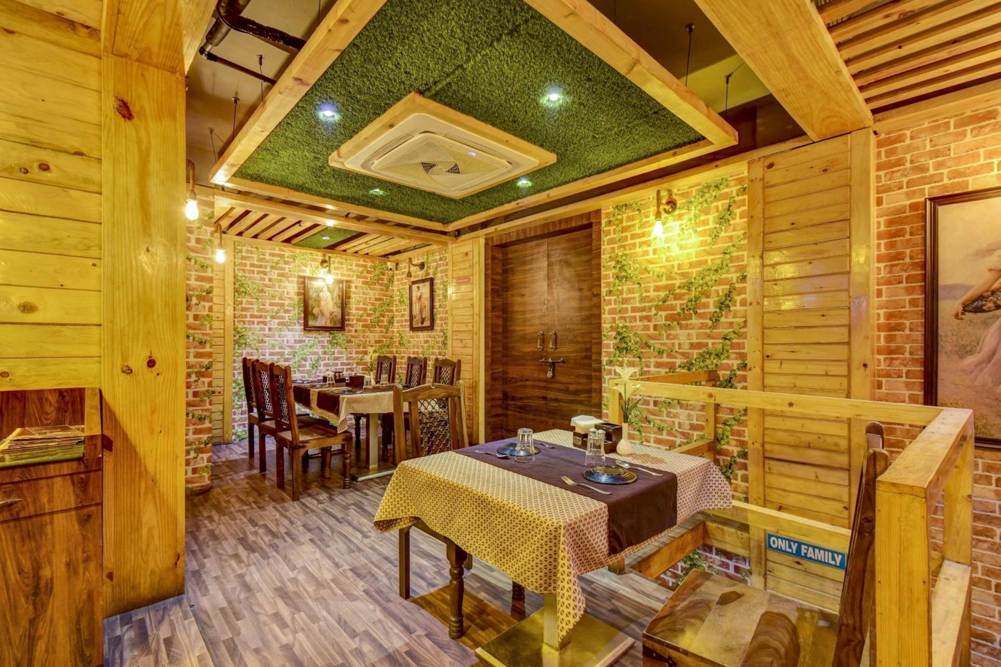 Townhouse Oak Hotel Chaitanya Executive Near Fun Time Multiplex プネ エクステリア 写真