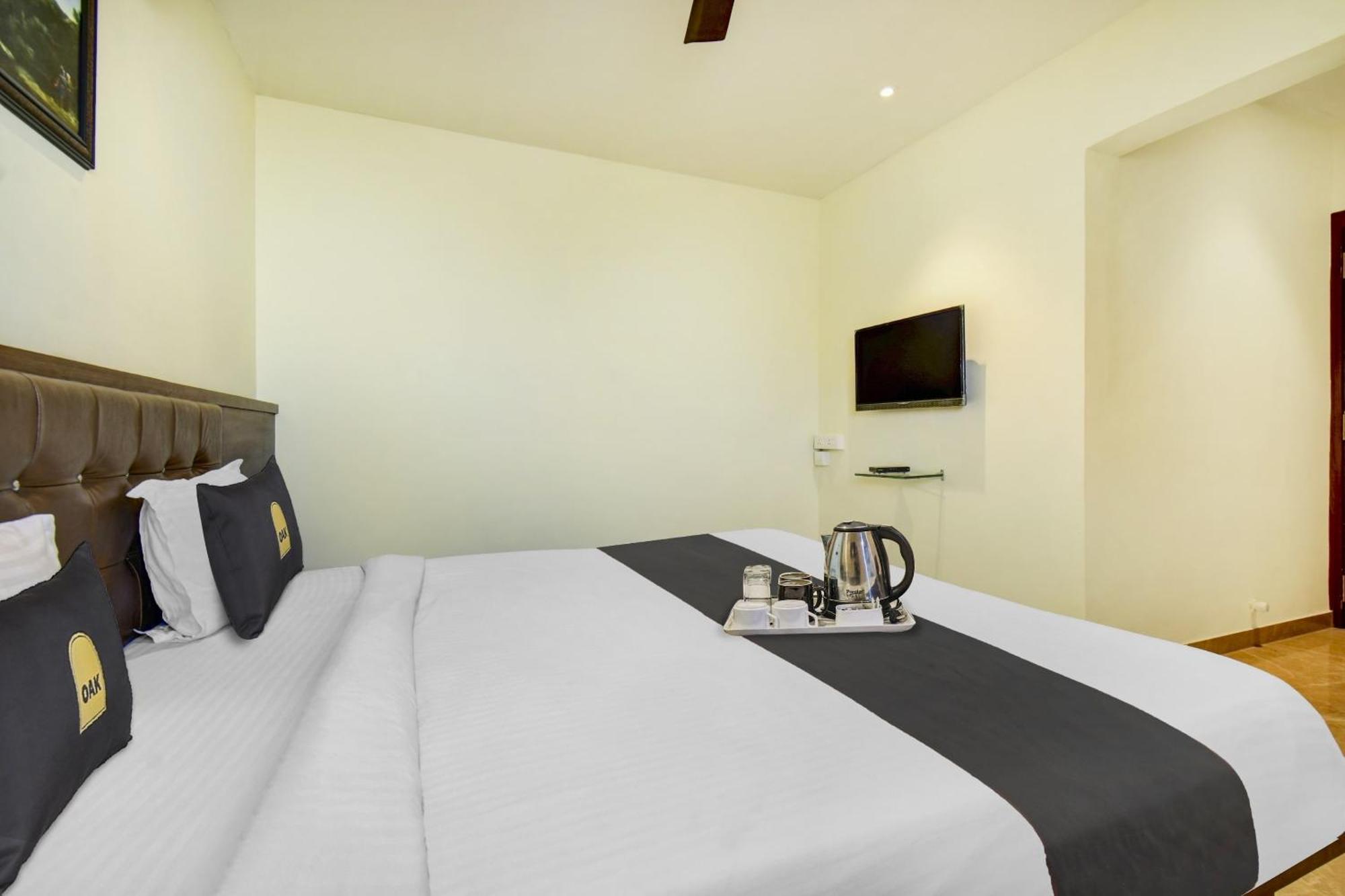 Townhouse Oak Hotel Chaitanya Executive Near Fun Time Multiplex プネ エクステリア 写真