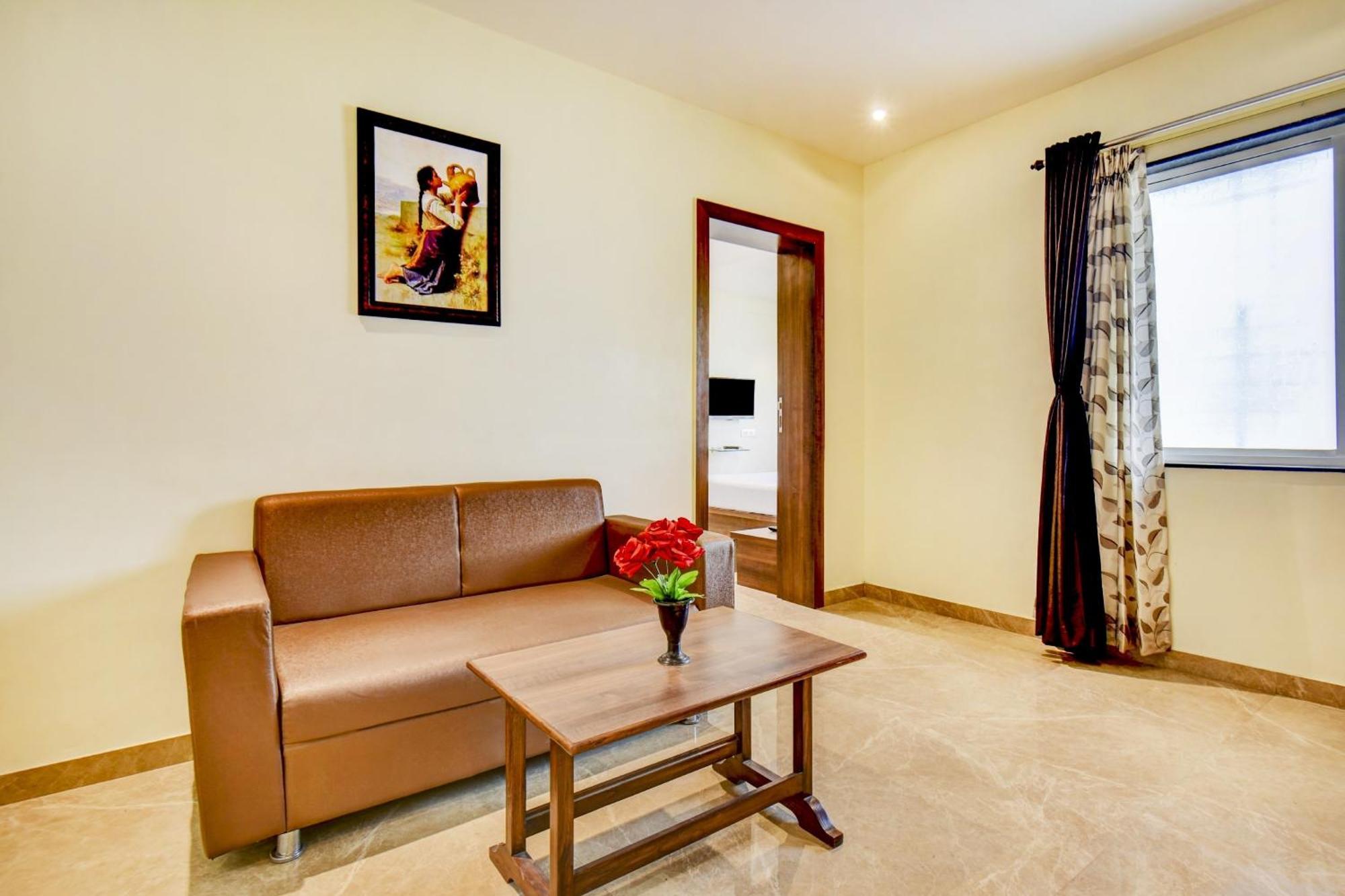 Townhouse Oak Hotel Chaitanya Executive Near Fun Time Multiplex プネ エクステリア 写真