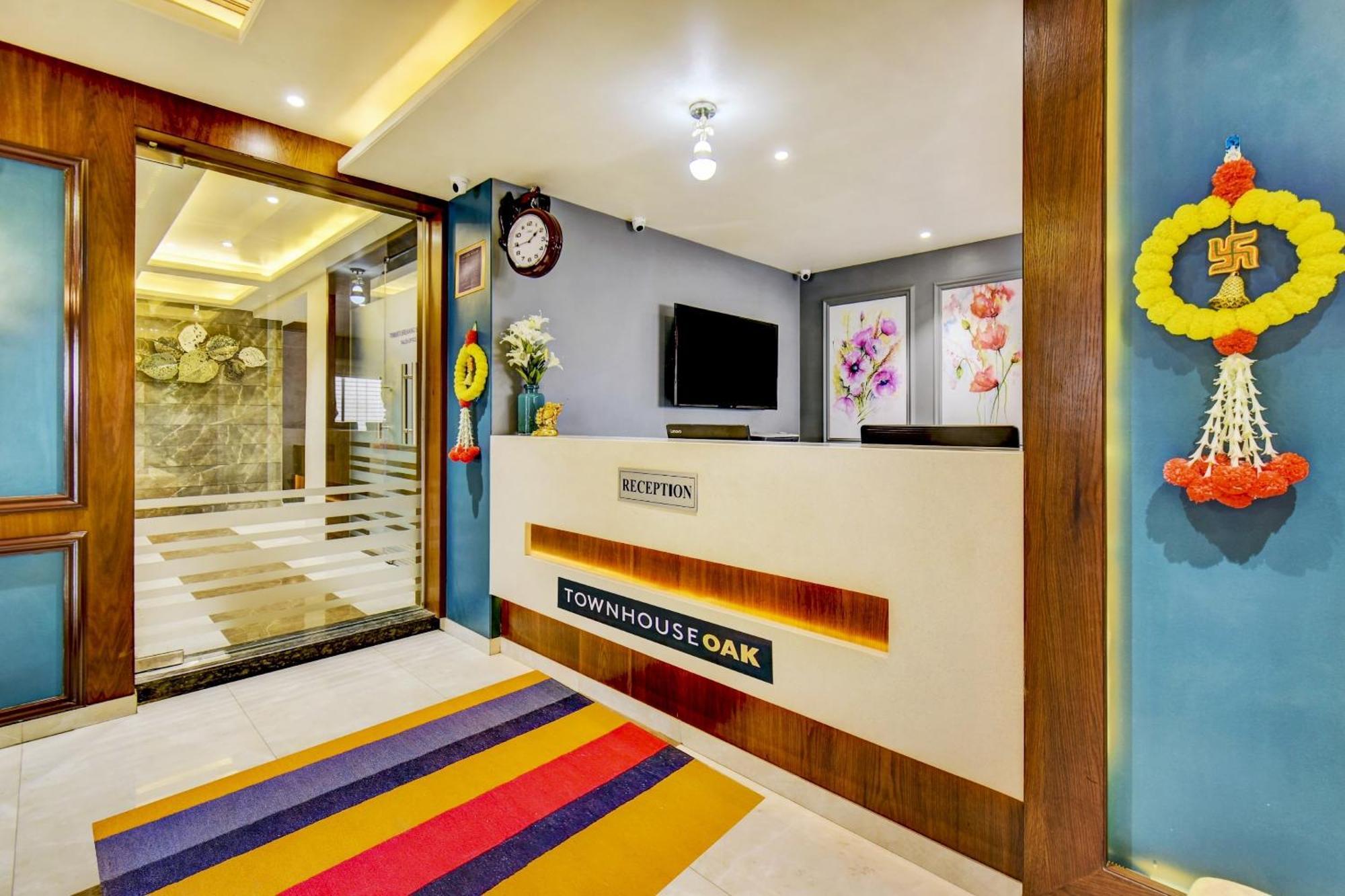 Townhouse Oak Hotel Chaitanya Executive Near Fun Time Multiplex プネ エクステリア 写真