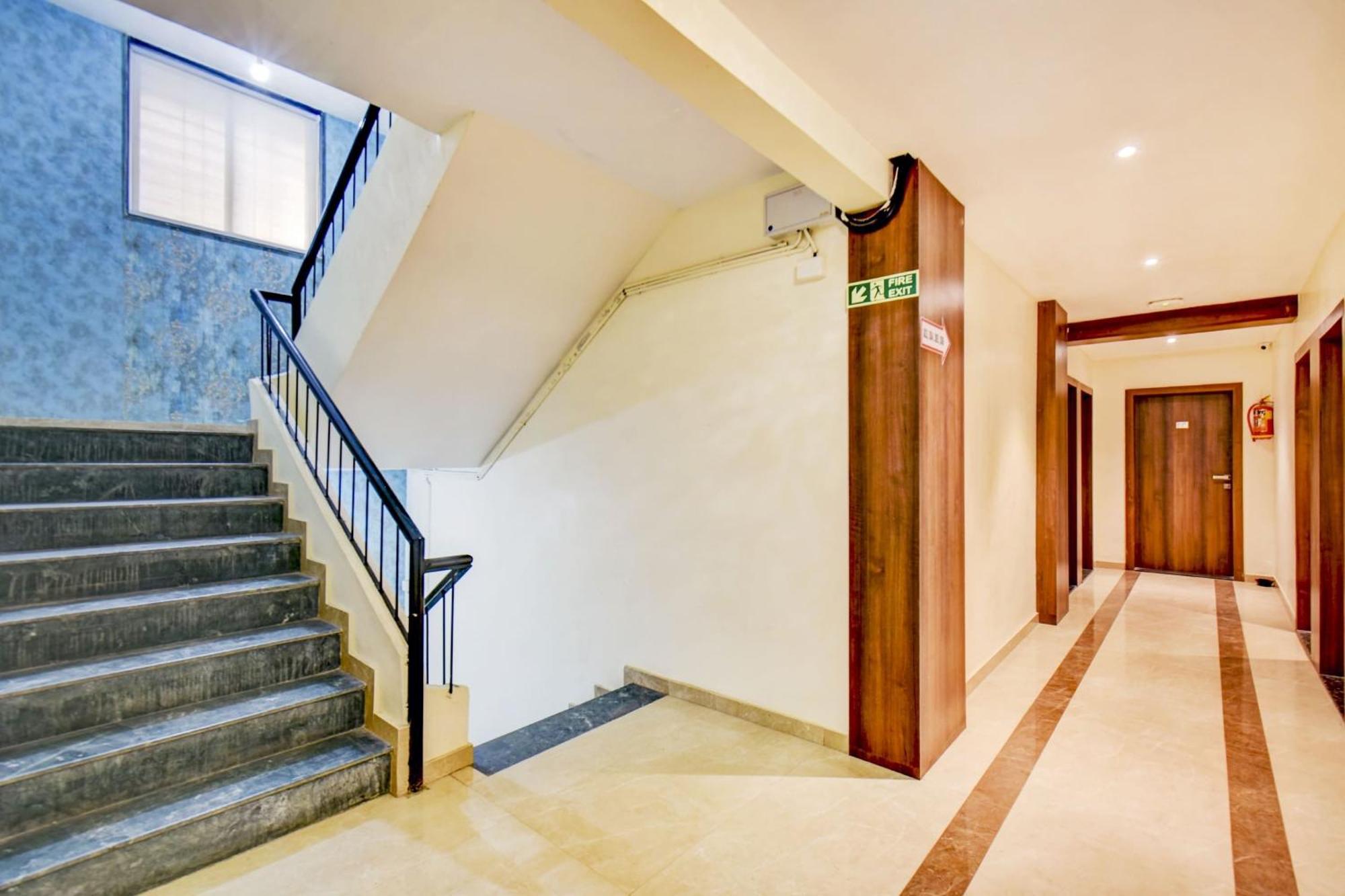 Townhouse Oak Hotel Chaitanya Executive Near Fun Time Multiplex プネ エクステリア 写真