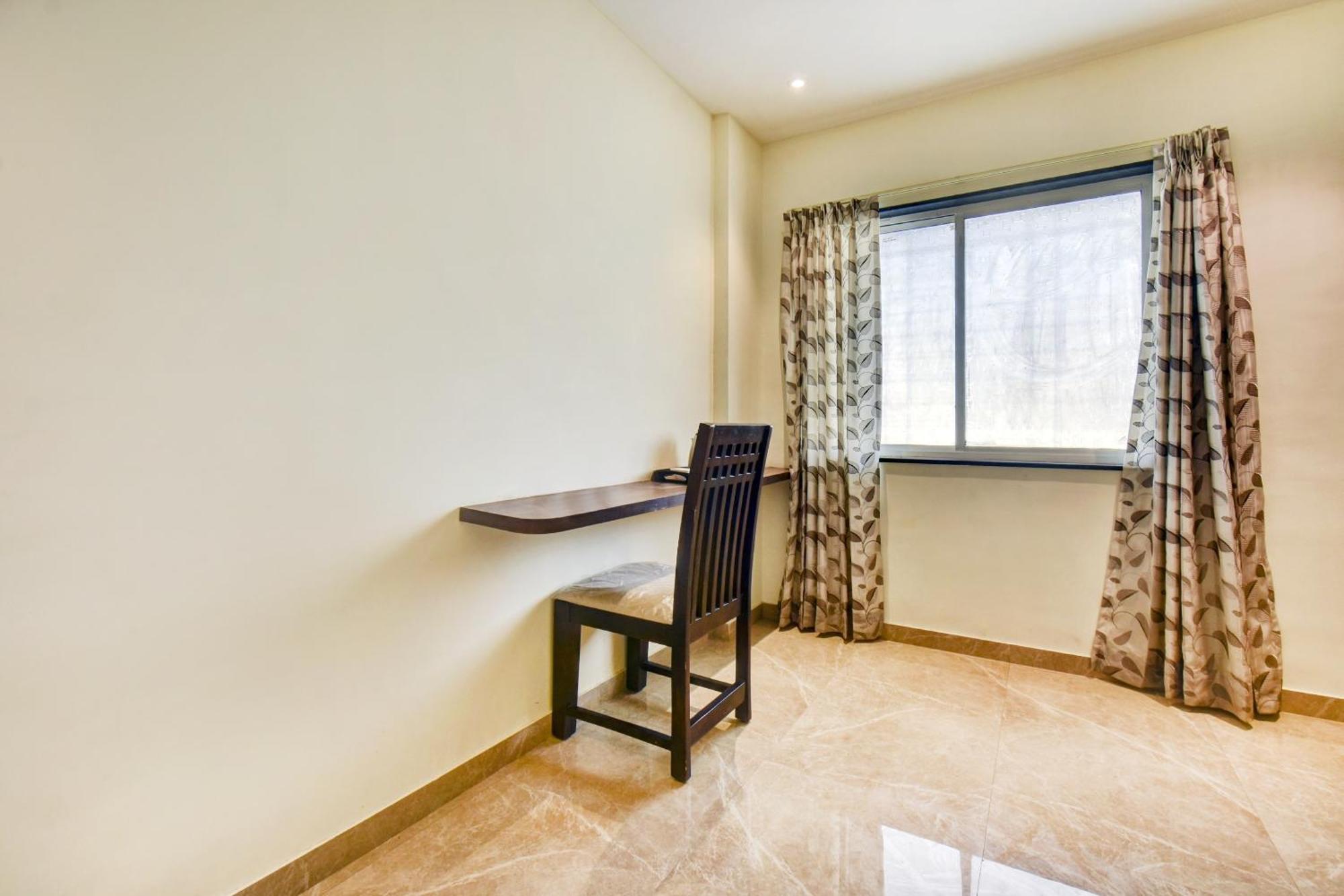Townhouse Oak Hotel Chaitanya Executive Near Fun Time Multiplex プネ エクステリア 写真