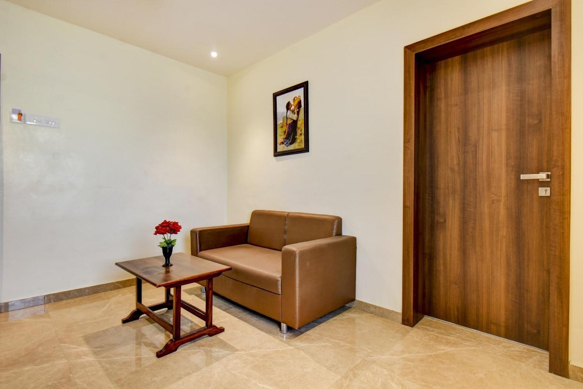 Townhouse Oak Hotel Chaitanya Executive Near Fun Time Multiplex プネ エクステリア 写真
