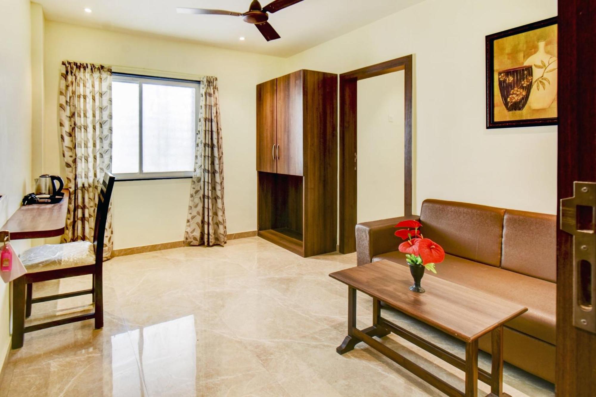 Townhouse Oak Hotel Chaitanya Executive Near Fun Time Multiplex プネ エクステリア 写真